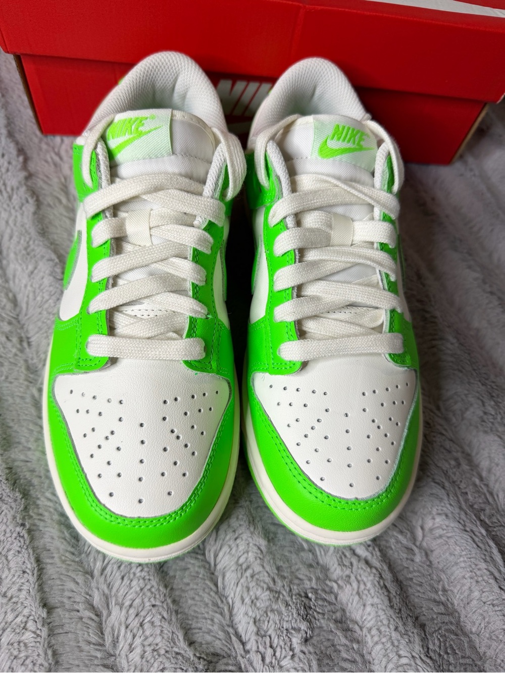 Nike Dunk Low "Green Strike" sneakers Women’s 6 - Picture 4 of 10